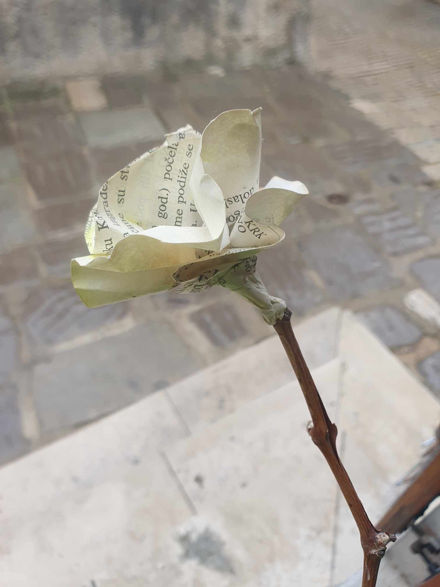 Radionica izrade cvijeća od otpisanih knjiga